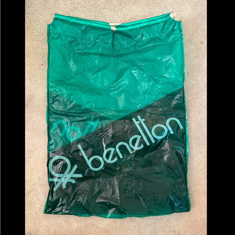 VINTAGE 1980s UNITED COLORS OF BENETTON SHOPPING CARRIER BAG GREEN DRAWSTRING
